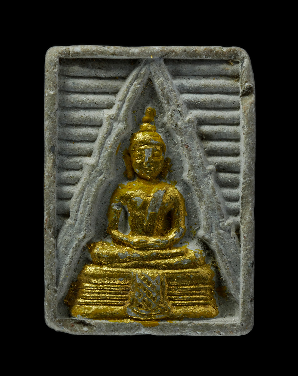 17Aug24 (208)p.jpg - พระผงของขวัญ หลังยันต์ อักษรยอ กน เนื้อผงพุทธคุณ ปิดทอง พระเก่าสวย ไม่ทราบที่(kamulet.in.th) | https://kamulet.in.th